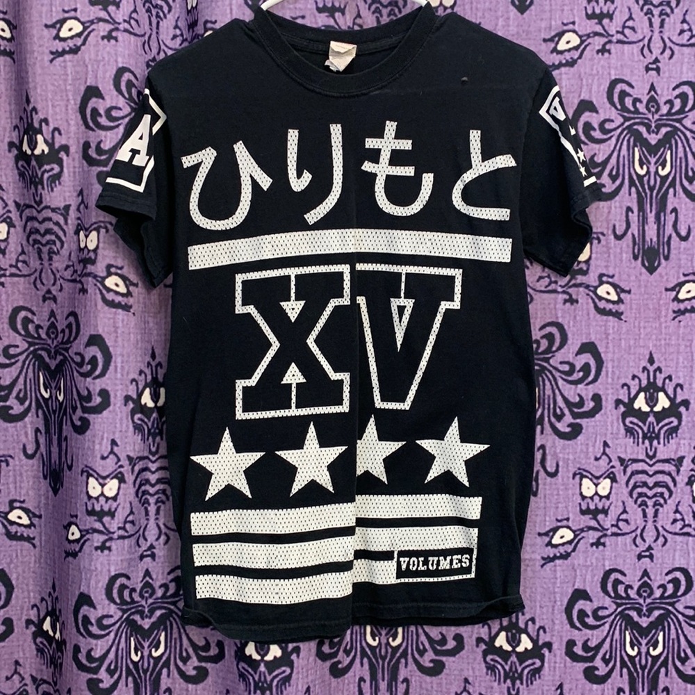 Volumes band tee